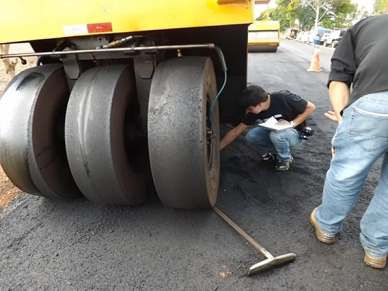 Trabalhador morre após ser atropelado por rolo compressor
