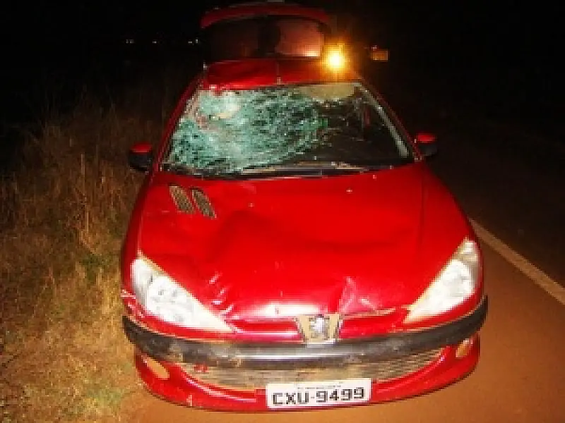 Ciclista invade pista e morre ao ser atingido por carro