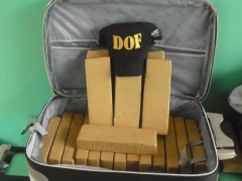 Menor é apreendido em ponto de ônibus com 23 quilos de maconha