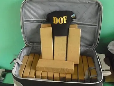 Menor é apreendido em ponto de ônibus com 23 quilos de maconha