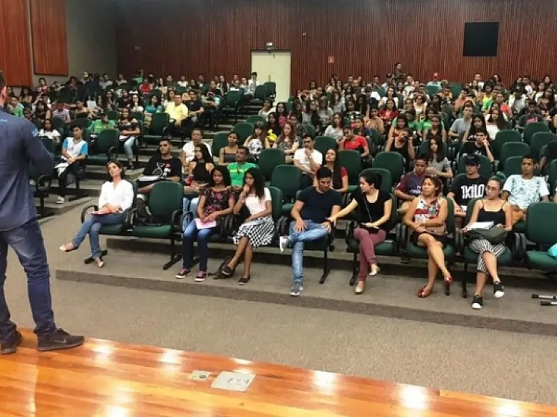 Prefeitura está com 400 vagas disponíveis em abril para o curso Levanta Juventude