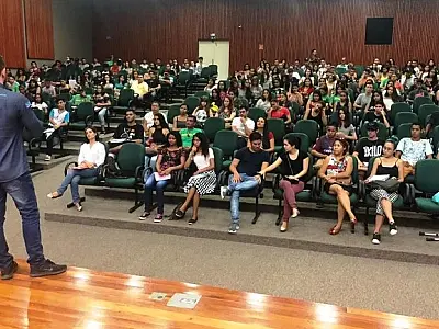 Prefeitura está com 400 vagas disponíveis em abril para o curso Levanta Juventude