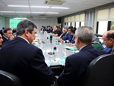 Deputados recebem projeto com organograma do novo governo estadual
