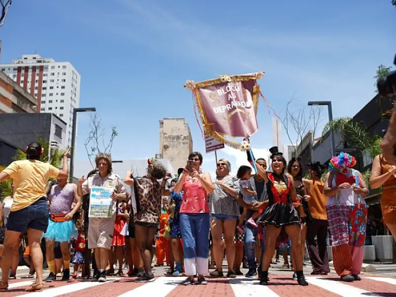 Agendão: fim de semana chega com primeiros blocos de Carnaval na rua,