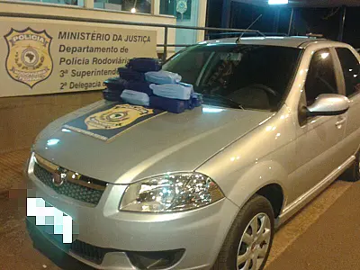 PRF apreende 41,650 kg de cocaína no interior de veículos