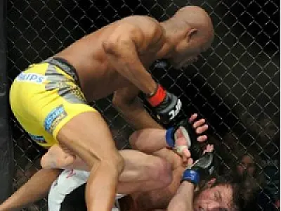 Anderson Silva vence Sonnen por nocaute no UFC nesta madrugada