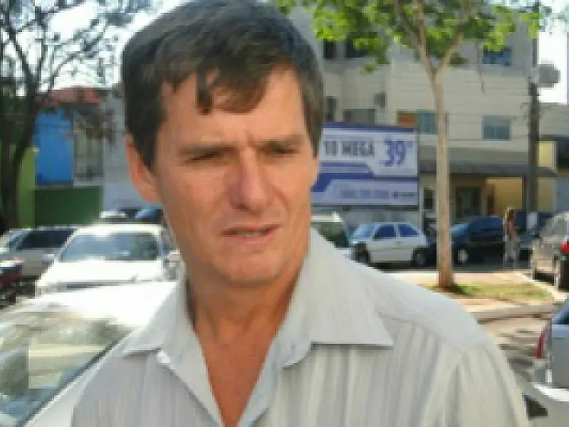 Ari Artuzi volta a ser internado após sessão de quimioterapia