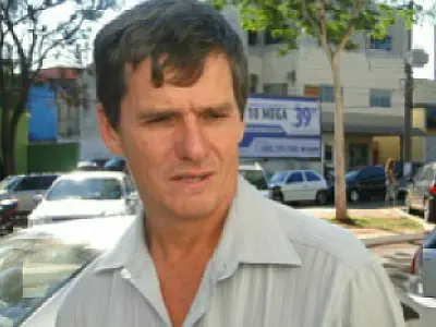 Ari Artuzi volta a ser internado após sessão de quimioterapia