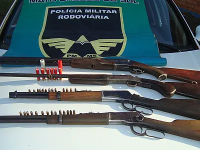PMR apreende armas de fogo e prende quatro homens
