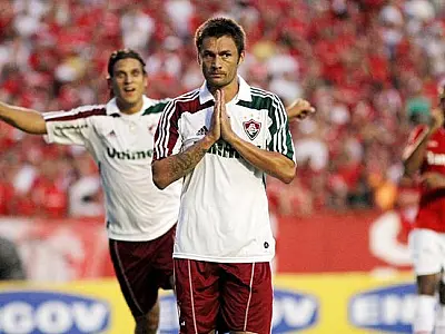 Flu bate o Inter e encosta na ponta