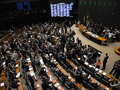 Deputados aguardam últimos dias de campanha para conhecer novo líder do PMDB