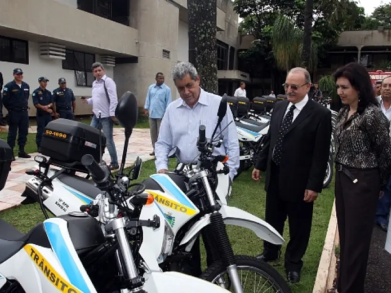André entrega novas motocicletas e viaturas para segurança pública