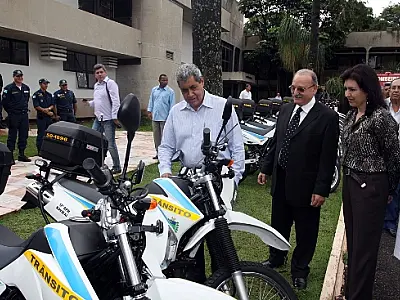 André entrega novas motocicletas e viaturas para segurança pública