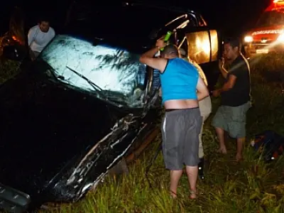 Motorista fica preso às ferragens na MS-141