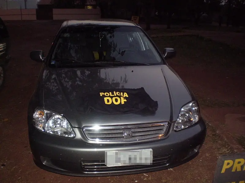 Veículo furtado é apreendido com dois adolescentes