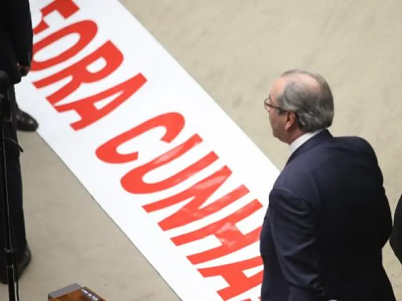 Câmara cassa mandato de Eduardo Cunha por 450 votos a favor e dez contra