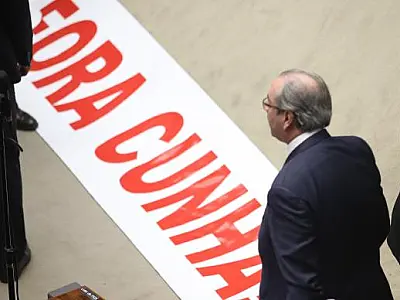 Câmara cassa mandato de Eduardo Cunha por 450 votos a favor e dez contra