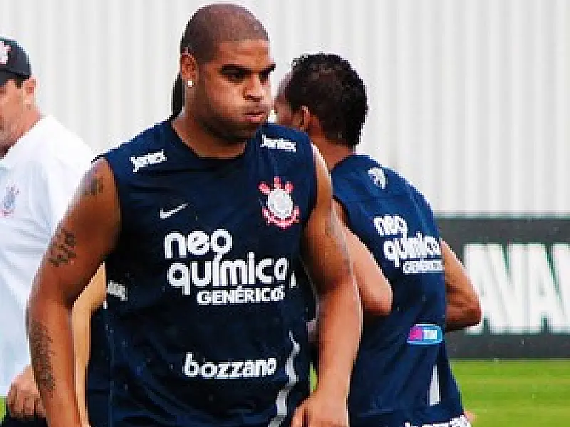 De castigo, Adriano ficará concentrado até domingo