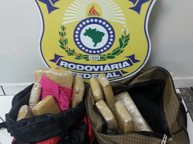 Manicure é presa com quase 14 kg de maconha na BR-463