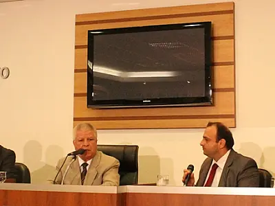 Alegando problemas de saúde, Bernal não comparece para prestar depoimentos