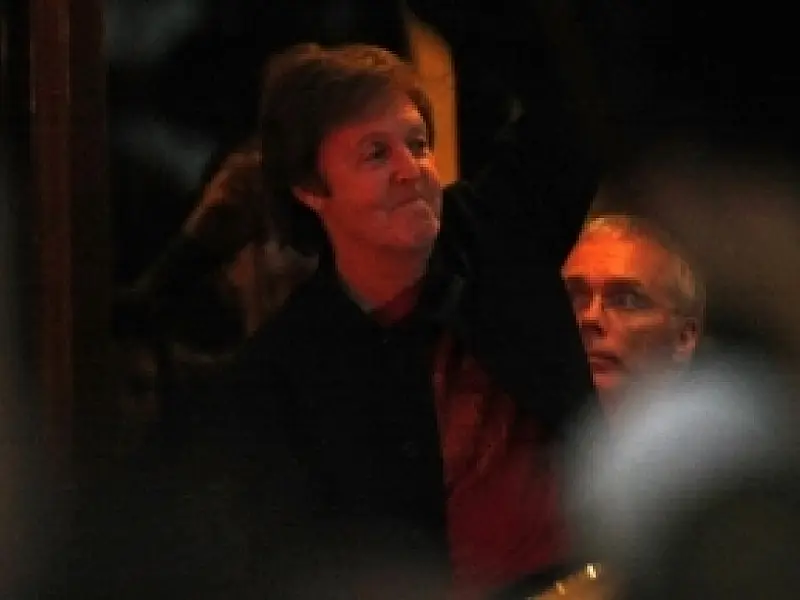 McCartney toma sol pela manhã e passa som no Engenhão à tarde