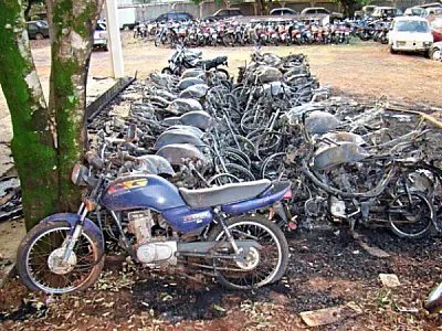 Cerca de 40 motos são incendiadas no pátio do Detran
