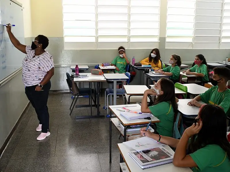 Professores comemoram reajuste de 34%, que reflete na melhoria da qualidade de ensino aos alunos
