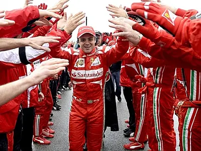 Diante de 15 mil fãs, Felipe Massa ganha festa de despedida da Ferrari