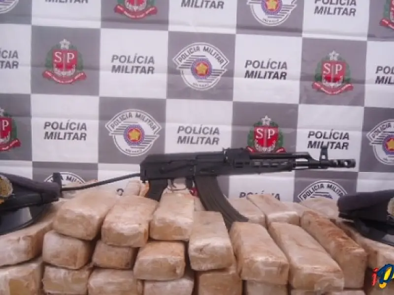 Homem é preso com maconha e fuzil em SP