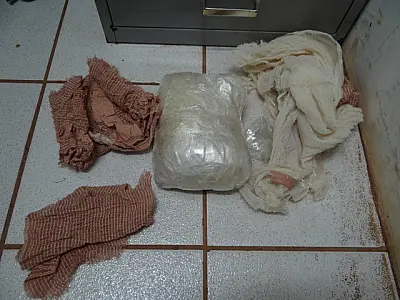 Douradense é presa com barriga falsa em tentativa de levar droga para o PR