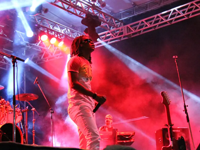 Cidade Negra contagia público na segunda noite do Festival América do Sul