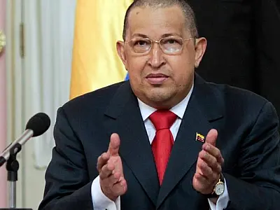 Chávez aparece careca em reunião com ministros