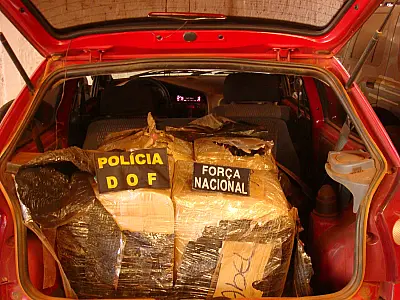 Veículo é apreendido com mercadorias e motor adulterado pelo DOF