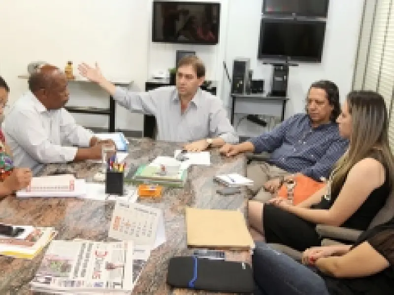 Bernal diz que irá atender ao reajuste dos professores da Reme