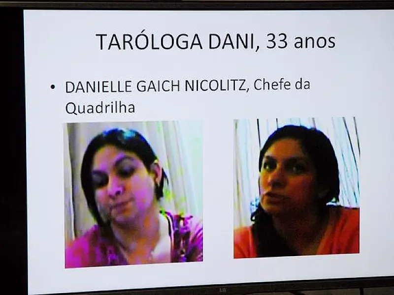 Taróloga que aplicou golpe de R$ 381 mil em família é presa