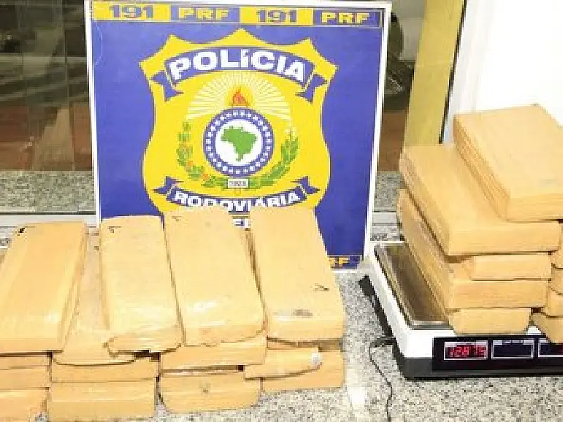 PRF prende jovem levando maconha para Porto Velho