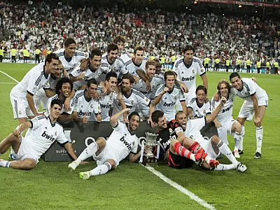 Real supera Barcelona e conquista Supercopa