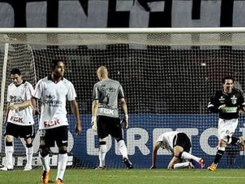 Corinthians perde para Figueirense em casa por 2 a 0