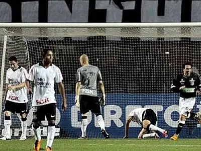 Corinthians perde para Figueirense em casa por 2 a 0
