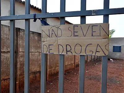 Para não ser incomodada, mulher coloca “aviso”