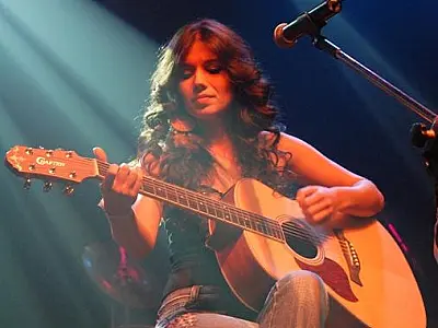 Paula Fernandes se apresenta hoje no 9º Arraial de Santo Antonio