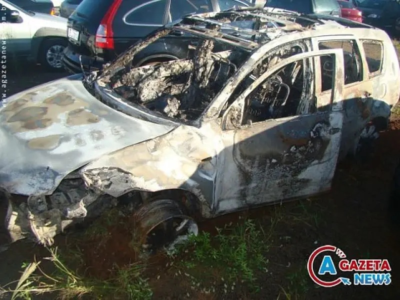 Ao fugir do DOF carro capota e pega fogo entre Amambai e Caarapó