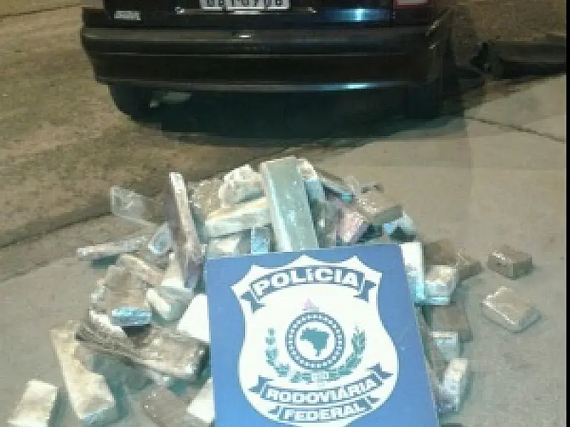 Maconha é apreendida em carro com placas de Três Lagoas