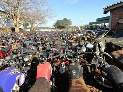 Com pátio lotado, Detran prepara leilão