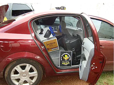 DOF apreende carro com mercadorias estrangeiras na BR 163