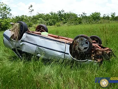 Carro capota e deixa condutor ferido na MS-141