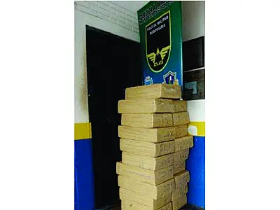 Polícia encontra 400 Kg de maconha em veículo abandonado
