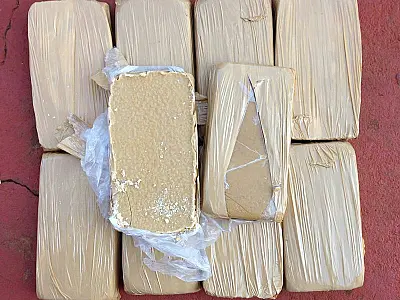 PMR recupera Vectra roubado e apreende maconha, cocaína e pasta base