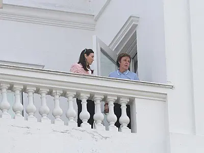 Paul McCartney aparece na varanda do hotel no Rio de Janeiro