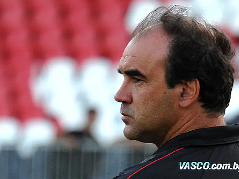 Cirurgia em Ricardo Gomes é bem sucedida